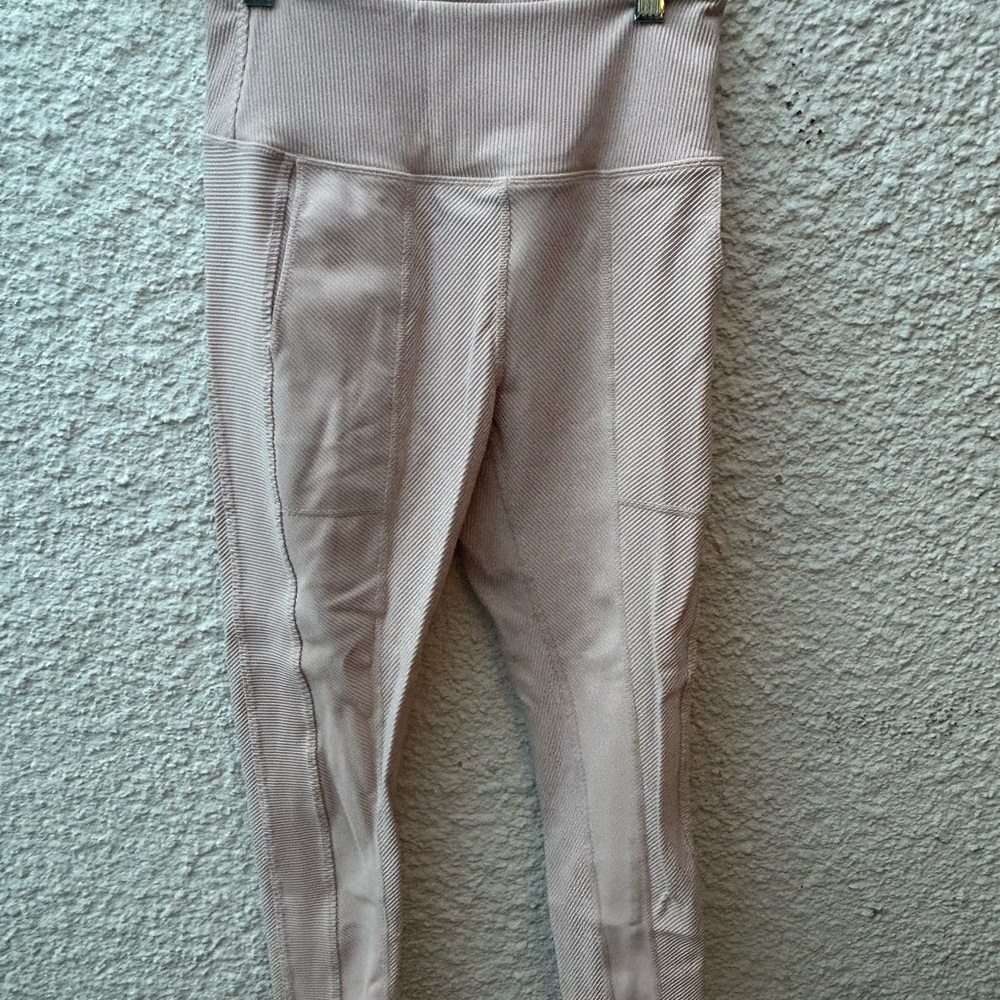Elegant Blush color Women's Leggings small Free people movement WITH POCKETS!